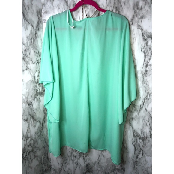 NWOT Plus Size Dressy Shirt W/ Necklace - Picture 3 of 7